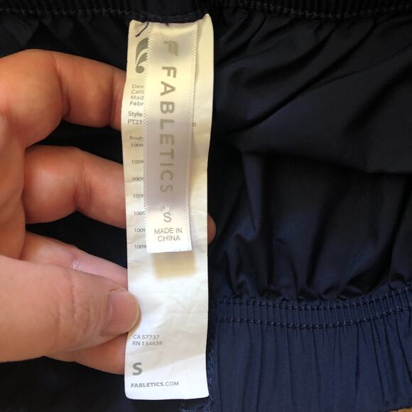 Fabletics Women's Lightweight Cargo Jogger Pants Deep Navy Shine Size Small - Picture 5 of 9